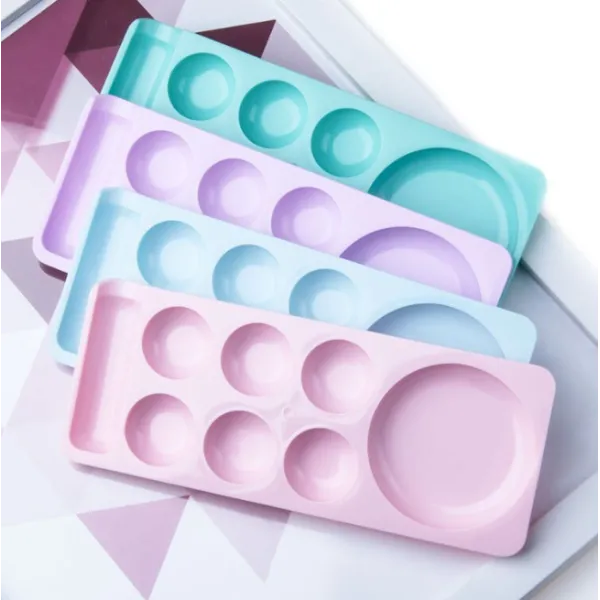 Plastic mixing palette